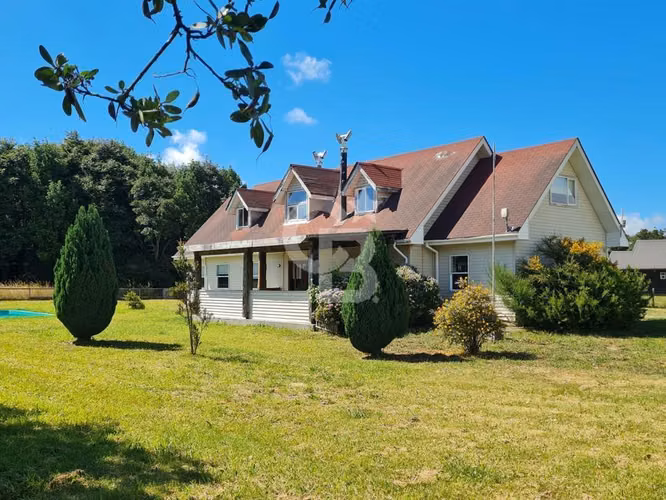 Espaciosa con Bosque Nativo y Piscina Privada