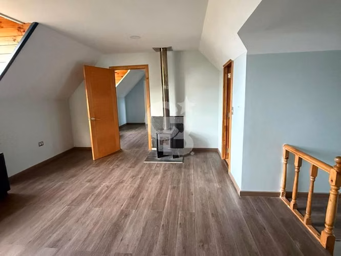 Espaciosa con Bosque Nativo y Piscina Privada - Imagen 13