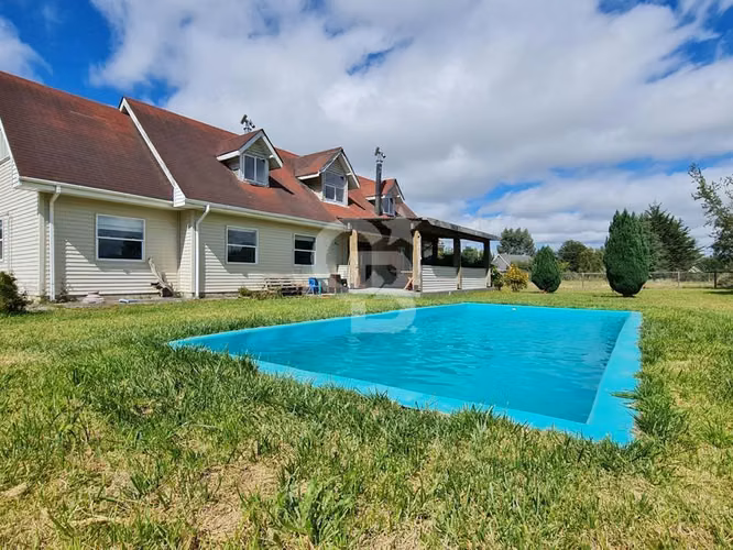Espaciosa con Bosque Nativo y Piscina Privada - Imagen 2