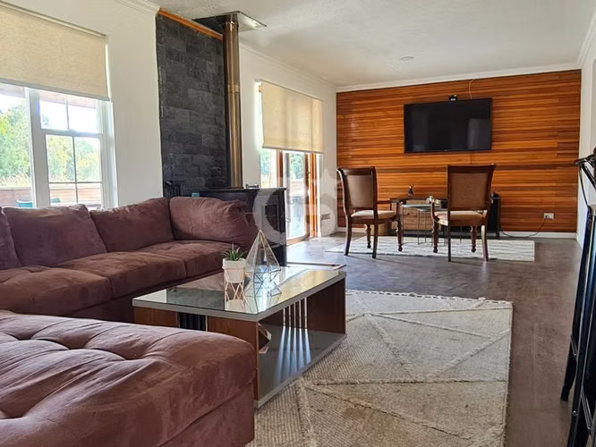 Espaciosa con Bosque Nativo y Piscina Privada - Imagen 6
