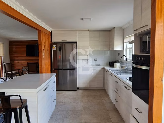 Espaciosa con Bosque Nativo y Piscina Privada - Imagen 20