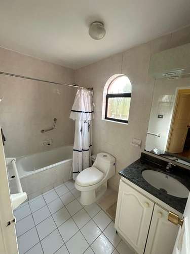 ARRIENDO CASA EN COQUIMBO, AL FRENTE DE LA UNIVERSIDAD CATÓLICA DEL NORTE, 3 DORMITORIOS, 2 BAÑOS.