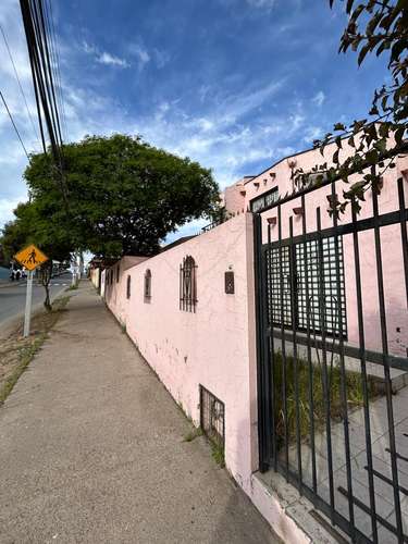 ARRIENDO CASA EN COQUIMBO, AL FRENTE DE LA UNIVERSIDAD CATÓLICA DEL NORTE, 3 DORMITORIOS, 2 BAÑOS.