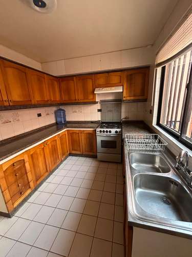 ARRIENDO CASA EN COQUIMBO, AL FRENTE DE LA UNIVERSIDAD CATÓLICA DEL NORTE, 3 DORMITORIOS, 2 BAÑOS.
