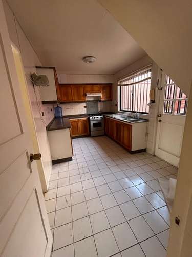 ARRIENDO CASA EN COQUIMBO, AL FRENTE DE LA UNIVERSIDAD CATÓLICA DEL NORTE, 3 DORMITORIOS, 2 BAÑOS.