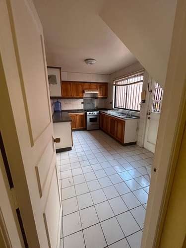 ARRIENDO CASA EN COQUIMBO, AL FRENTE DE LA UNIVERSIDAD CATÓLICA DEL NORTE, 3 DORMITORIOS, 2 BAÑOS.