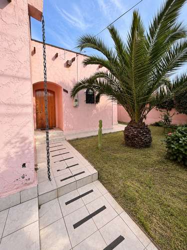 ARRIENDO CASA EN COQUIMBO, AL FRENTE DE LA UNIVERSIDAD CATÓLICA DEL NORTE, 3 DORMITORIOS, 2 BAÑOS.