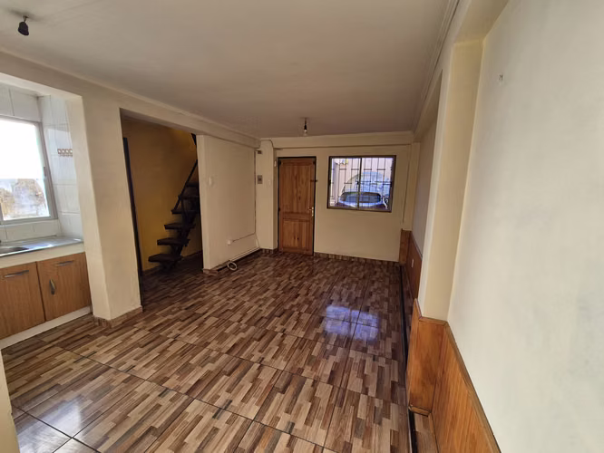 Departamento Interior con patio a pasos del metro Lo Ovalle
