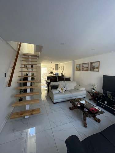 Hermosa casa de dos pisos remodelada - Imagen 8