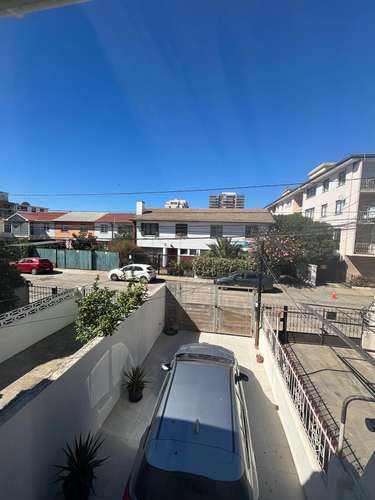 Hermosa casa de dos pisos remodelada - Imagen 2