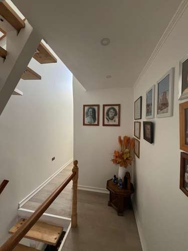 Hermosa casa de dos pisos remodelada - Imagen 15