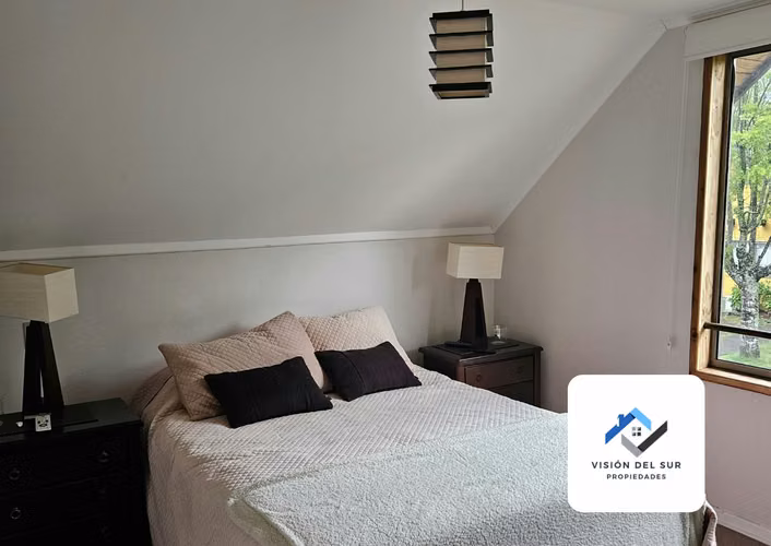 ARRIENDO AÑO CORRIDO  CASA AMOBLADA 4D 3B 2E CONDOMINIO CASABOSQUE PUCÓN
