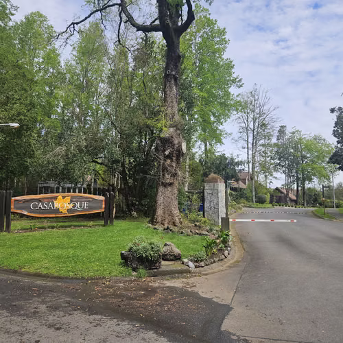 ARRIENDO AÑO CORRIDO  CASA AMOBLADA 4D 3B 2E CONDOMINIO CASABOSQUE PUCÓN