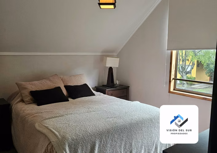 ARRIENDO AÑO CORRIDO  CASA AMOBLADA 4D 3B 2E CONDOMINIO CASABOSQUE PUCÓN