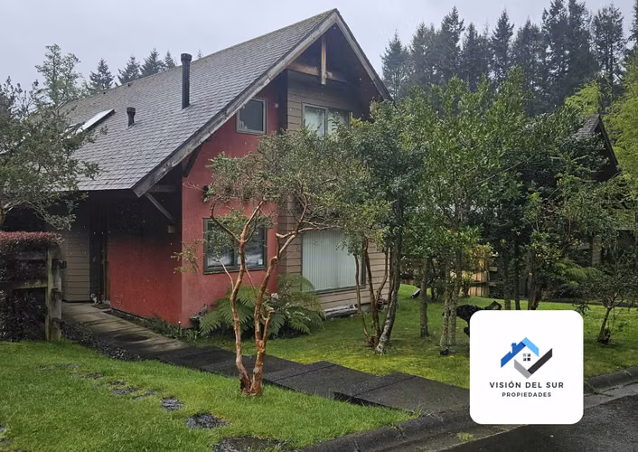 ARRIENDO AÑO CORRIDO  CASA AMOBLADA 4D 3B 2E CONDOMINIO CASABOSQUE PUCÓN