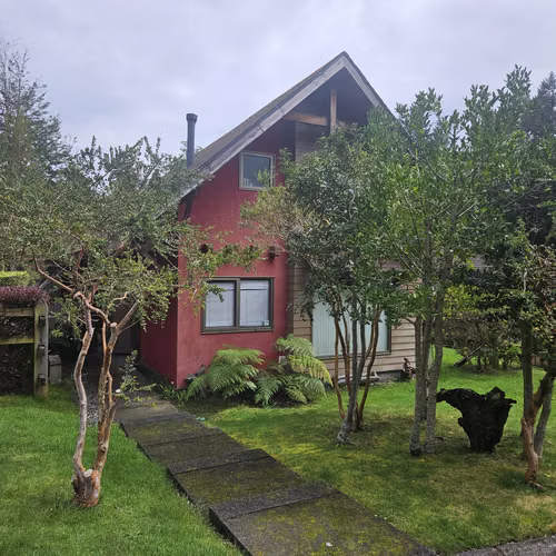 ARRIENDO AÑO CORRIDO  CASA AMOBLADA 4D 3B 2E CONDOMINIO CASABOSQUE PUCÓN