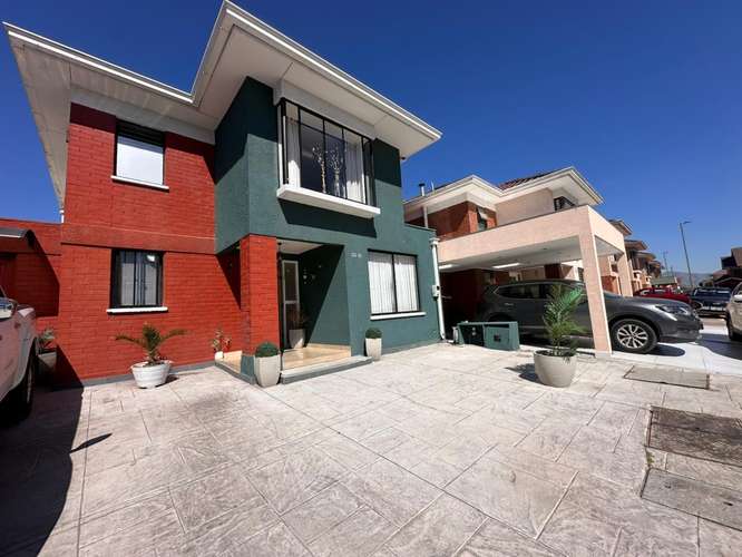 SE VENDE HERMOSA CASA EN CIUDAD SATÉLITE, MAIPÚ