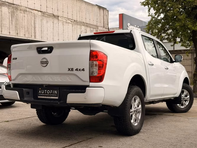 NISSAN NAVARA XE 2023 AUT 4X4 - Imagen 2
