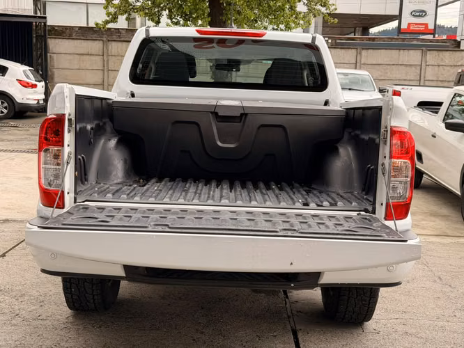 NISSAN NAVARA XE 2023 AUT 4X4 - Imagen 4