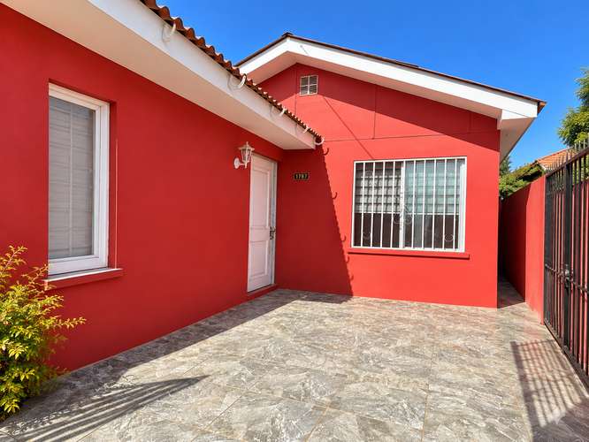  ARRIENDO DE CASA EN SAN RAMÓN, 3 DORMITORIOS, 2 BAÑOS DE 1 PISO.