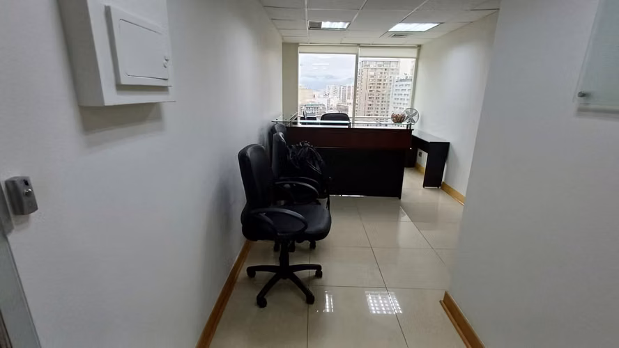 IMPECABLE OFICINA EN EL CENTRO DE SANTIAGO