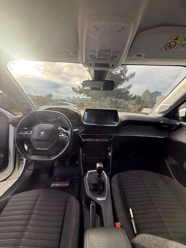 PEUGEOT 208  2022
