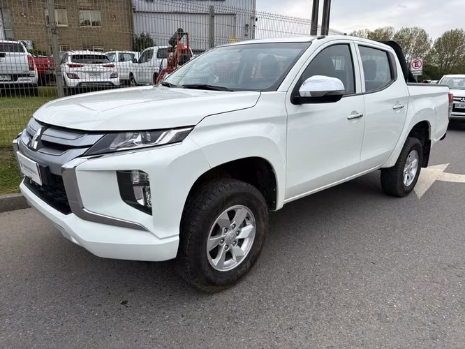 MITSUBISHI L200 2023