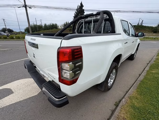 MITSUBISHI L200 2023 - Imagen 4