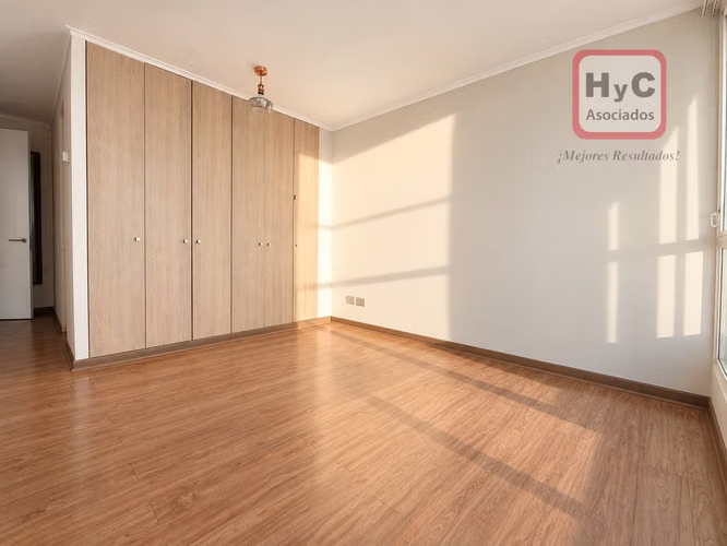 Amplio Departamento con excelente vista - Imagen 14