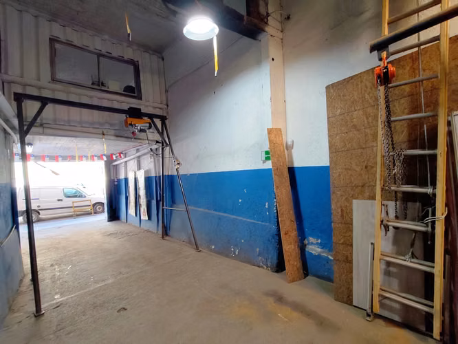 Edificio Aislado con 25mt Frente | 7 Direcciones, Mixto