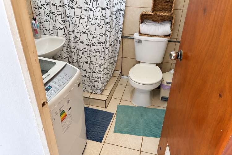 Casa de 2 dormitorios con patio y estacionamientos - Imagen 7