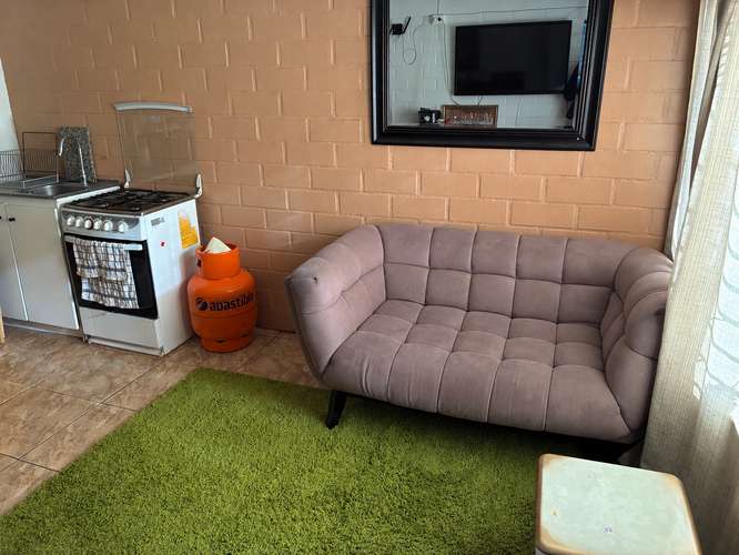 Casa de 2 dormitorios con patio y estacionamientos - Imagen 3