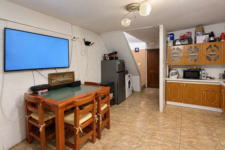 Casa de 2 dormitorios con patio y estacionamientos - Imagen 5