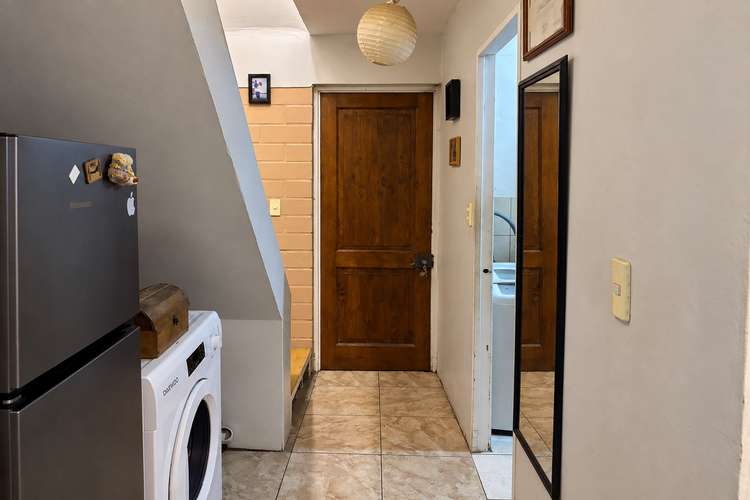 Casa de 2 dormitorios con patio y estacionamientos - Imagen 8