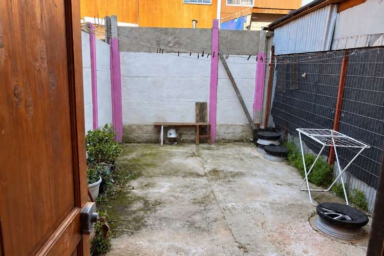 Casa de 2 dormitorios con patio y estacionamientos - Imagen 11