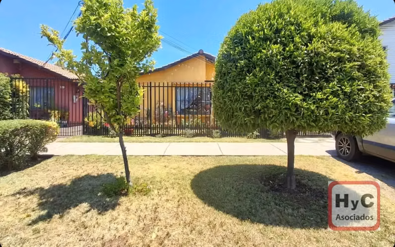 Casa 3D 2B con patio y estacionamiento en La Florida