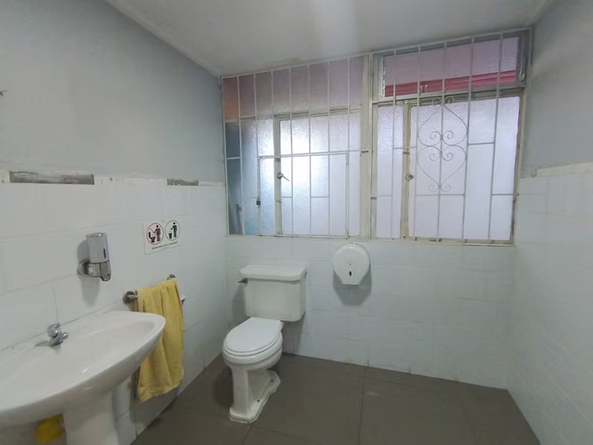 CASA COMERCIAL CON 3 PRIVADOS Y 3 BAÑOS – VILLA ALEMANA - Imagen 11