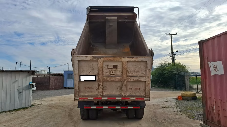 MACK CV713 TOLVA 12 MTS 2006
