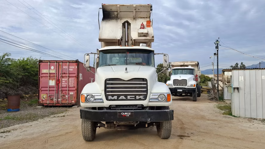 MACK CV713 TOLVA 12 MTS 2006