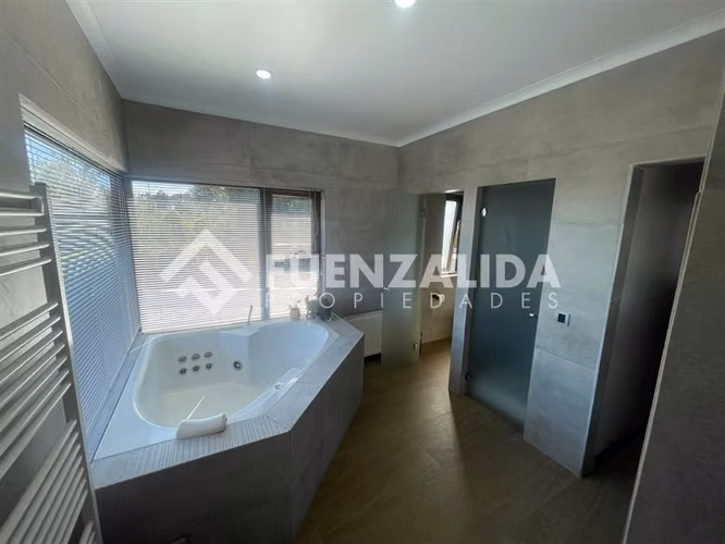 Vendemos Exclusiva residencia con piscina temperada - Imagen 29