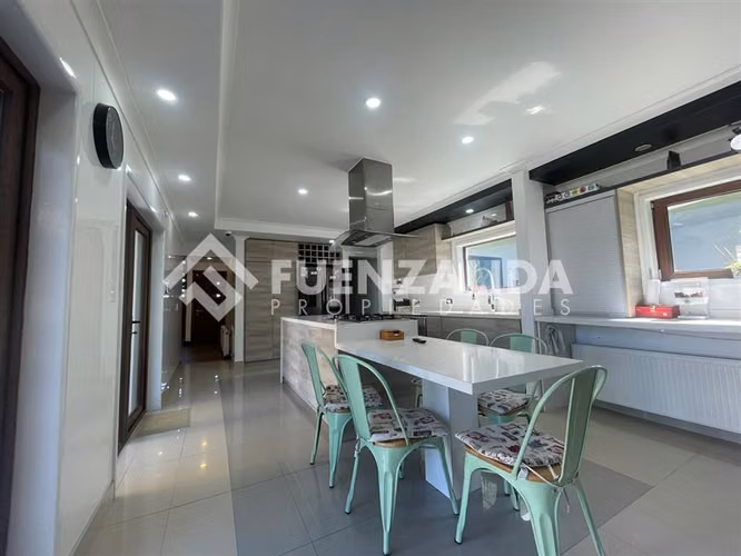 Vendemos Exclusiva residencia con piscina temperada - Imagen 11