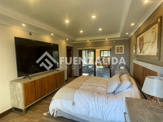 Vendemos Exclusiva residencia con piscina temperada - Imagen 17