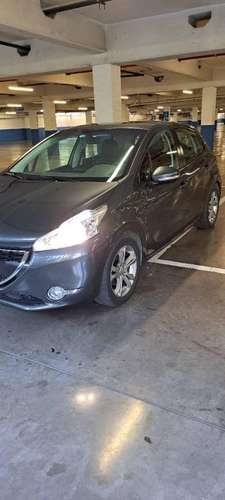 Automóvil peugeot 208 1.2 año 2014 - Imagen 2