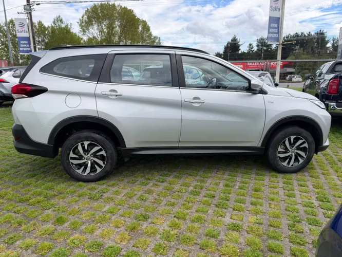Toyota Rush 1.5 XLI MT 2023 - Imagen 4
