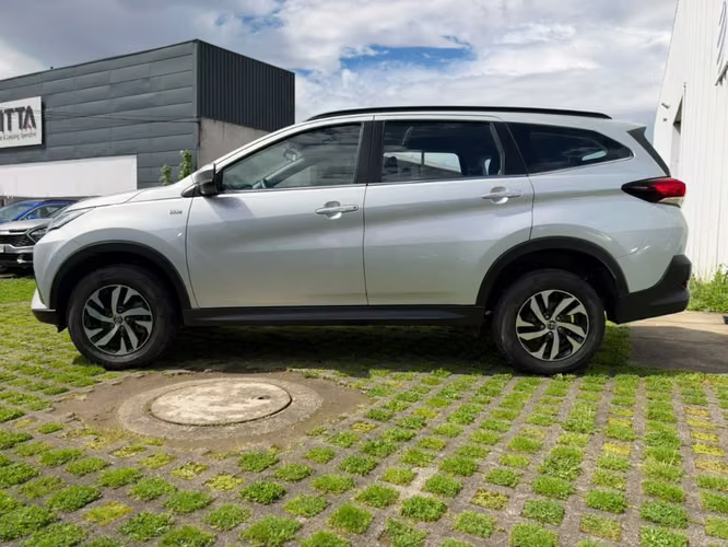 Toyota Rush 1.5 XLI MT 2023 - Imagen 8