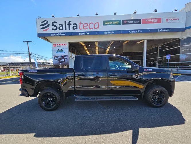 Chevrolet Silverado 5.3 LT TRAILBOSS Z71 4X4 AT 4P	 2022 - Imagen 4