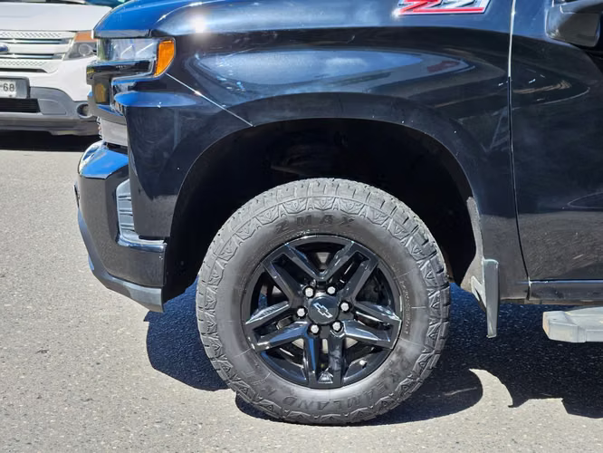 Chevrolet Silverado 5.3 LT TRAILBOSS Z71 4X4 AT 4P	 2022 - Imagen 9