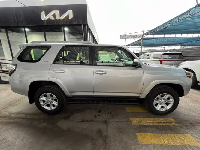 Toyota 4runner  4.0 SR5 CONNECTED AT 4X4 2023 - Imagen 8