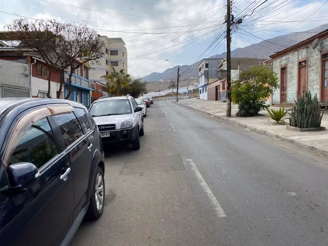 Casa Sólida de 2 Pisos en Sector Centro | Calle Esmeralda | 4D + 1B - Imagen 3