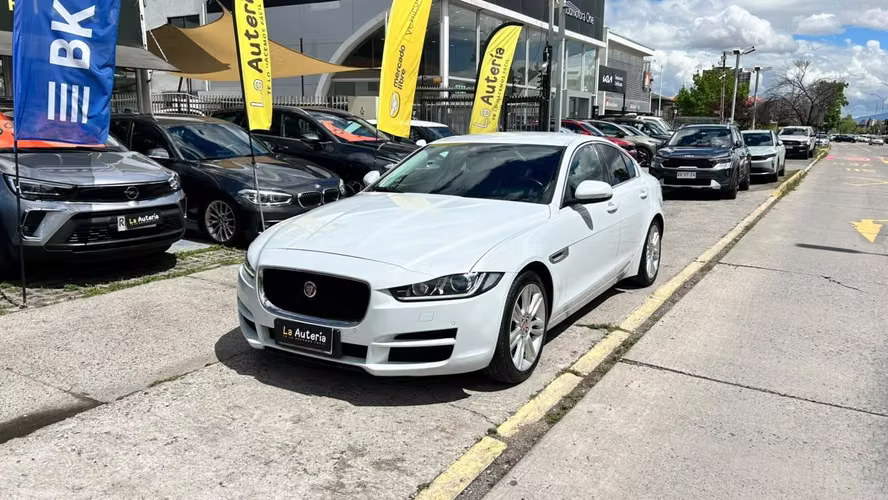 Jaguar XE 2.0 (2018)